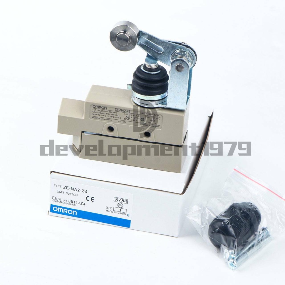 ONE Omron ZE-NA2-2S Limit Switch New