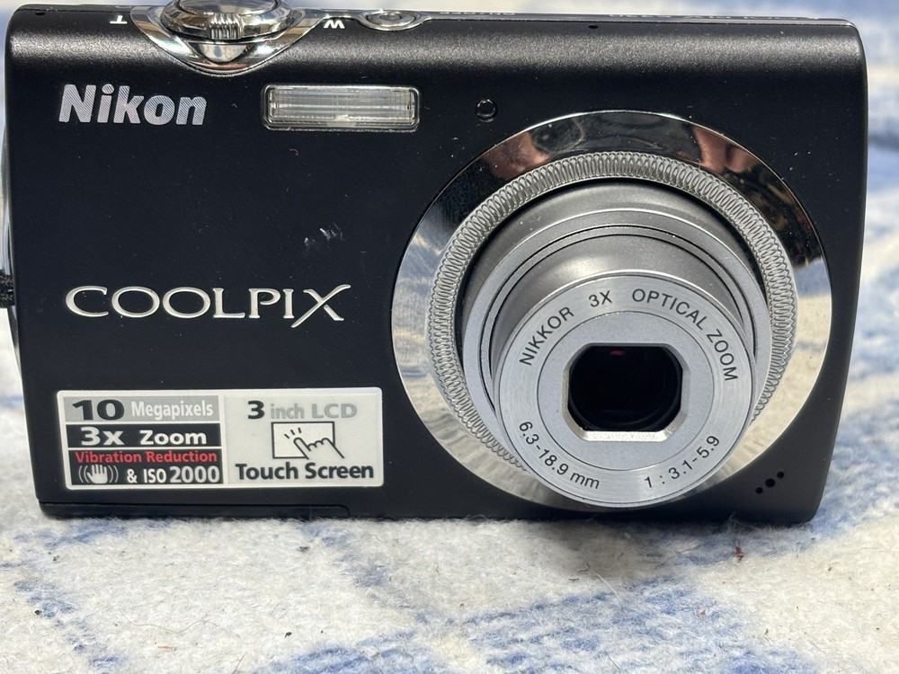 Nikon Coolpix S230 Digital Camera 10MP Touchscreen LCD