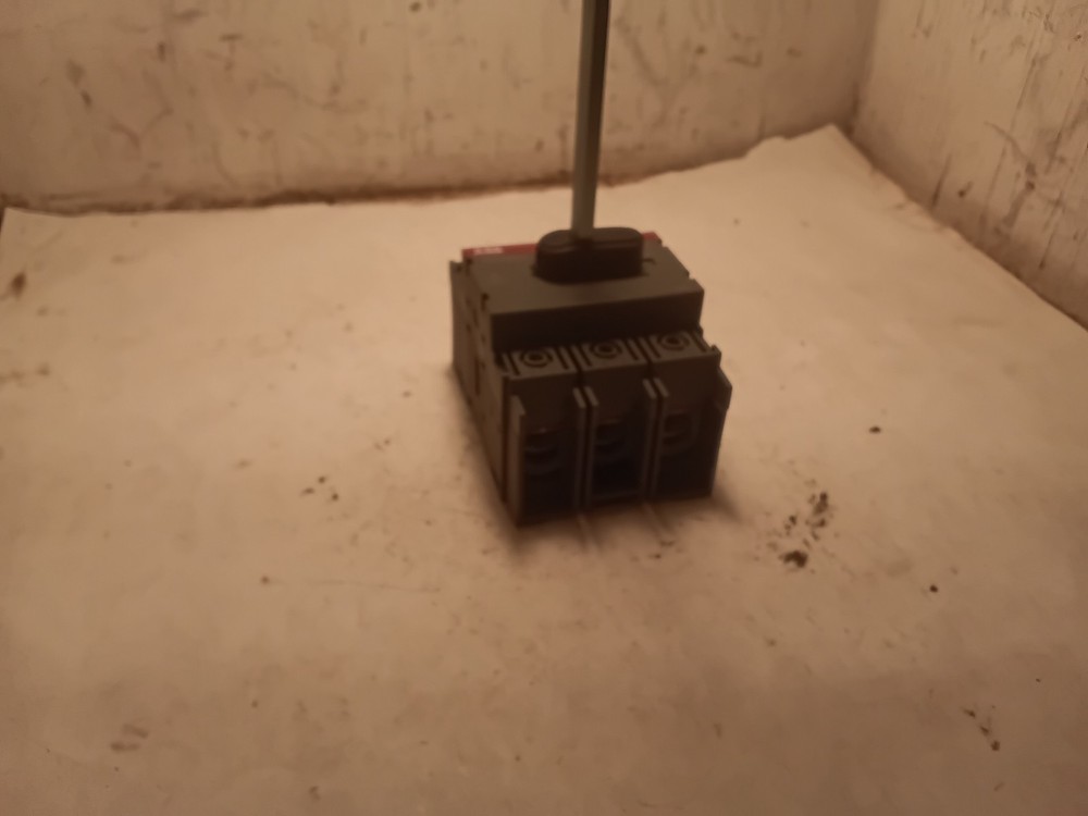 ABB DISCONNECT SWITCH OT100F3 3PH 600VAC 100A (M3D)