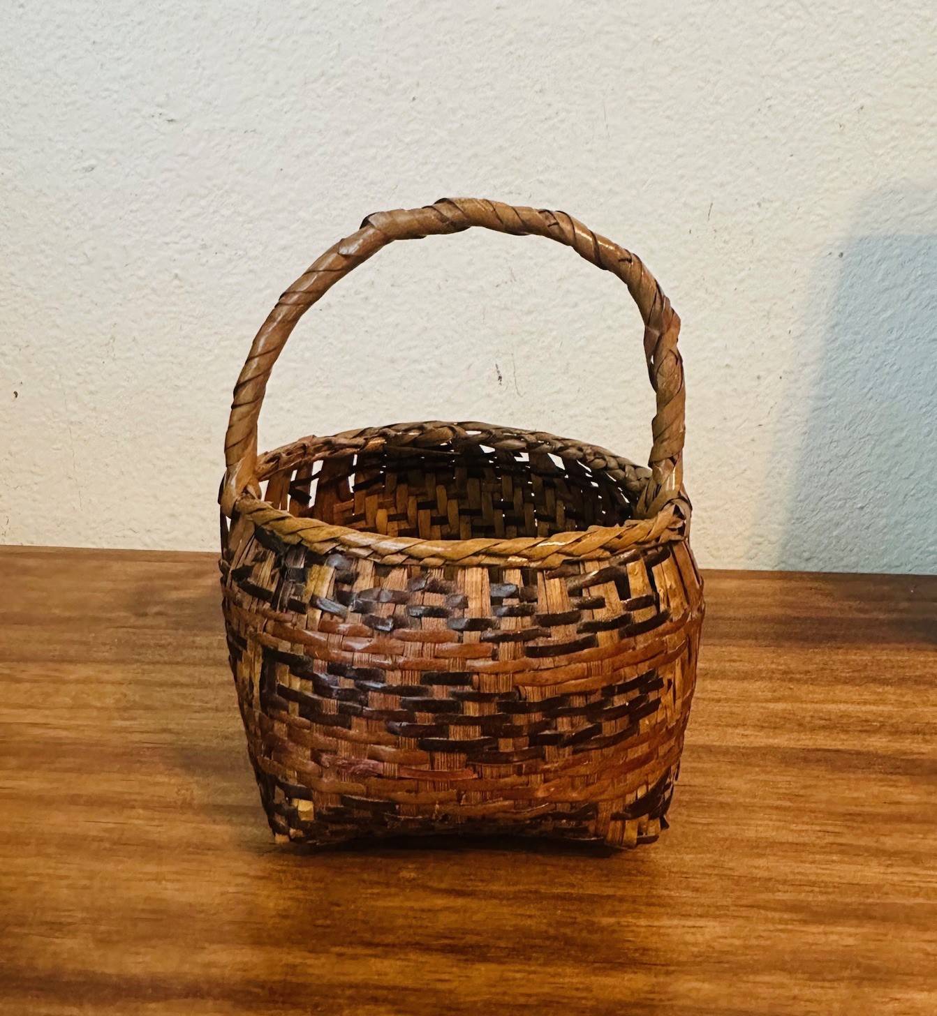 Antique Native American Choctaw River Cane Straw Handled Basket - 6" tall