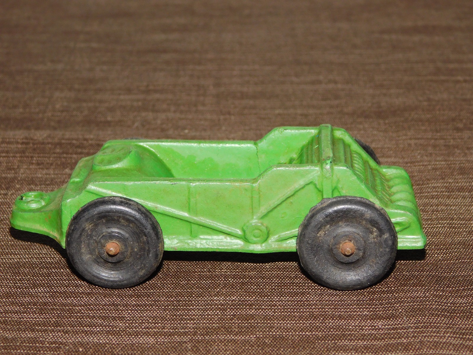 VINTAGE MADE IN USA TOY  5" LONG RUBBER PLASTIC  AUBURN FARM WAGON