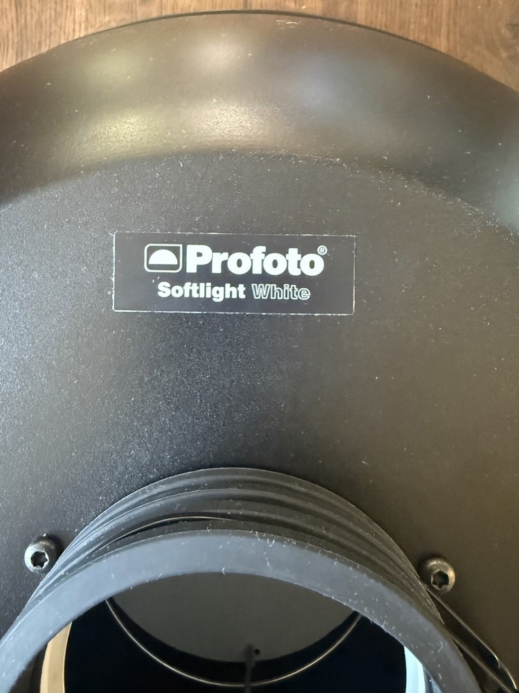 Profoto Softlight Beauty Dish Kit with 25 deg Grid and Diffuser. Perfect shape.