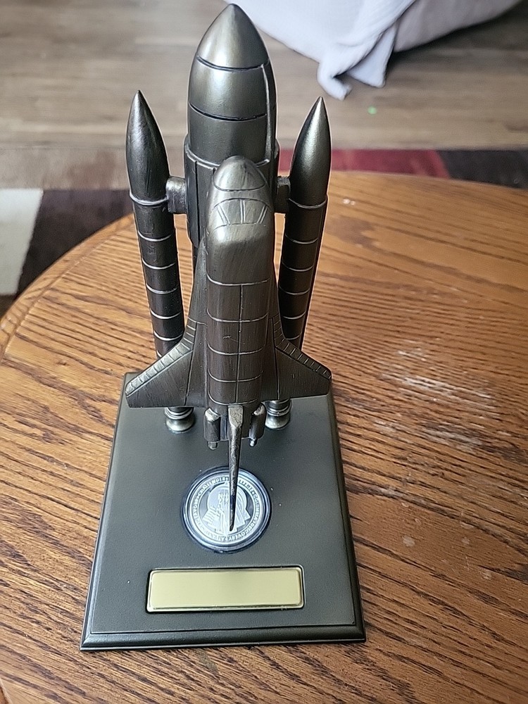 1981-2011 Space Shuttle Program 1 oz Fine Silver Commemorative w/Rocket Stand