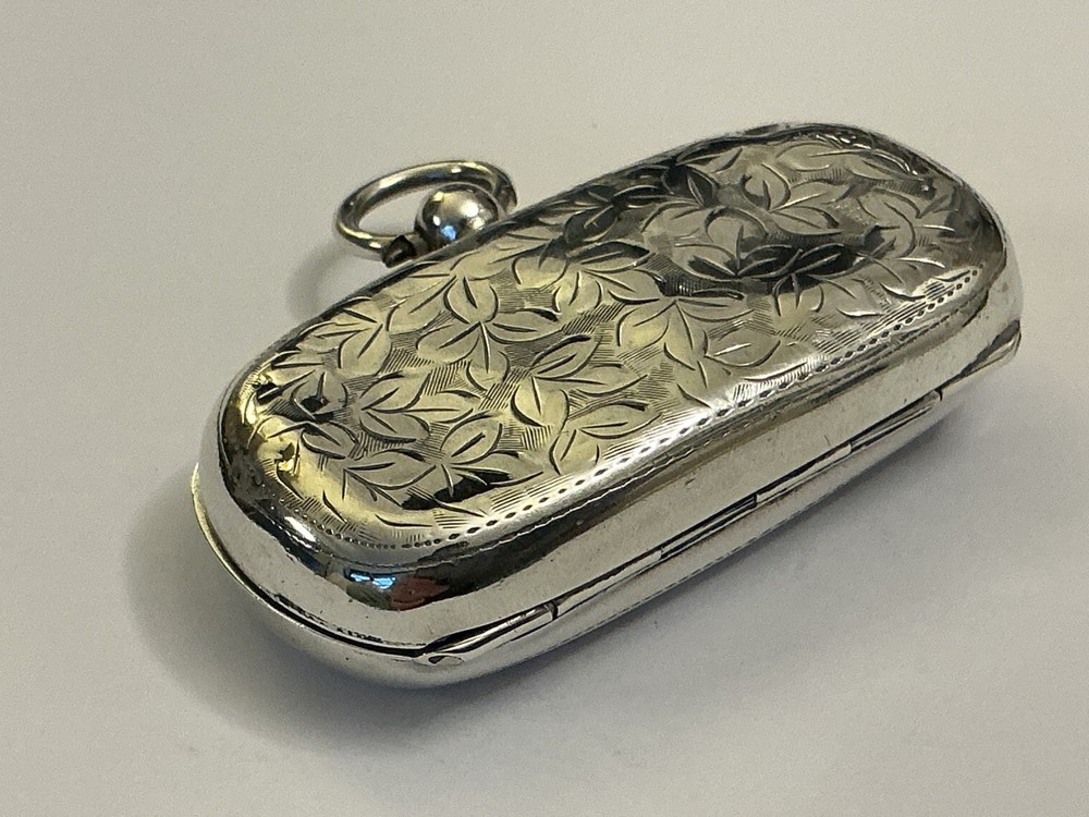 Beautiful Solid Silver Double Sovereign Case by E J Trevitt & Sons Chester 1912