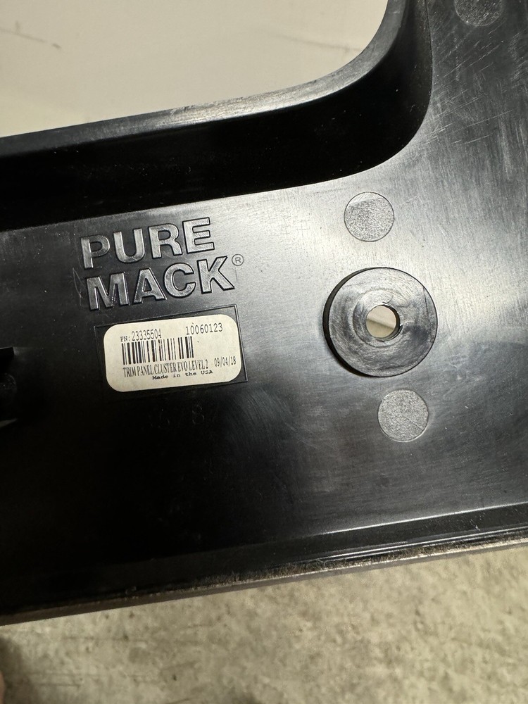 Mack ANTHEM (AN) Trim Panel Instrument Dash Panel P/N: 23335504