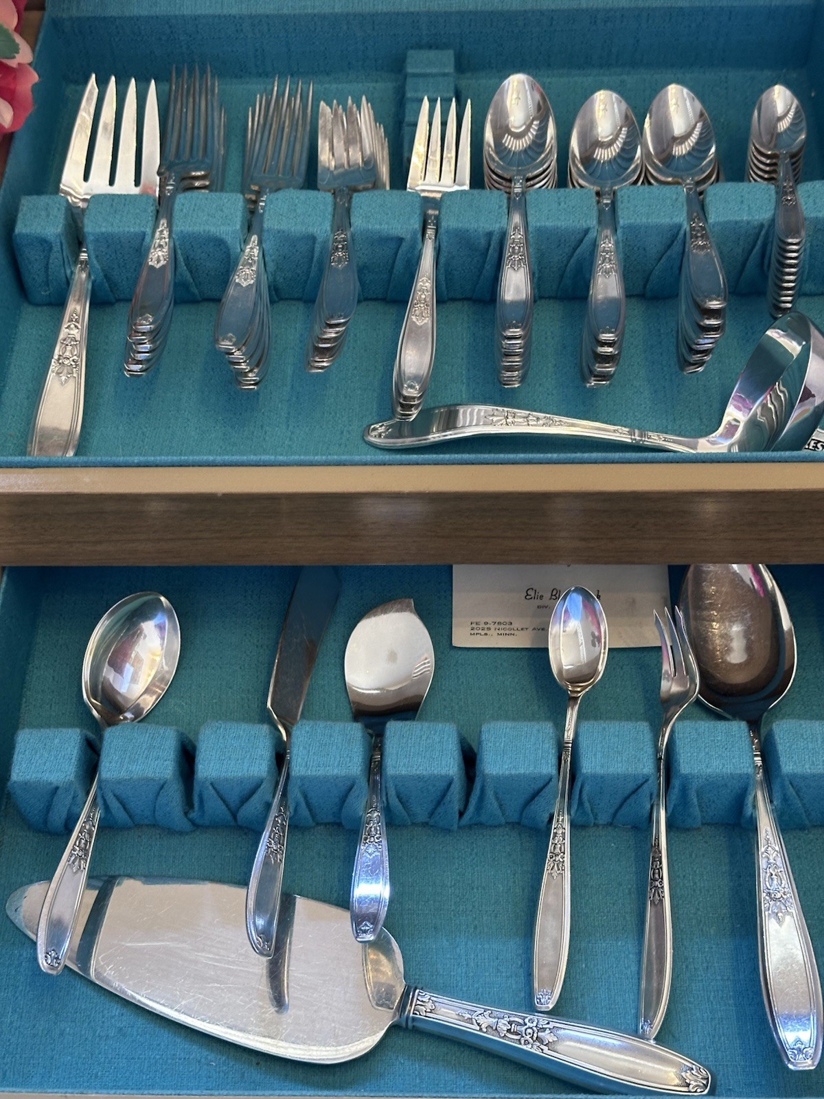 Stunning Well Maintained Art Noveau 1847 Rogers Ambassador Silverplate Set