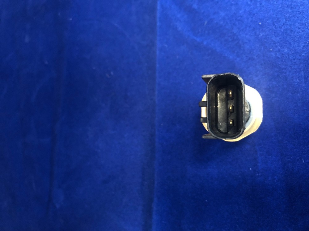 4921517 CUMMINS ISX OIL PRESSURE SENSOR