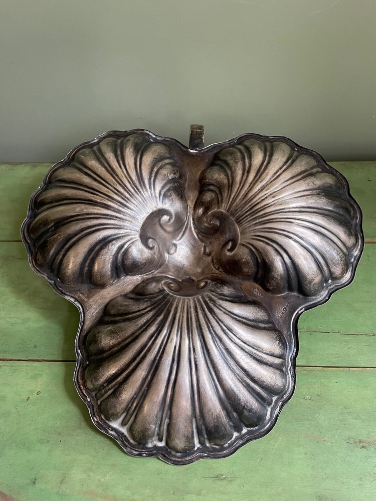 Candy Nut Dish Silver Plated Clam Shell Shaped Scalloped Loop 10"