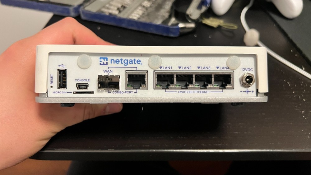 NETGATE 2100 Base PFSENSE+ SECURITY GATEWAY (Router, VPN, Firewall)