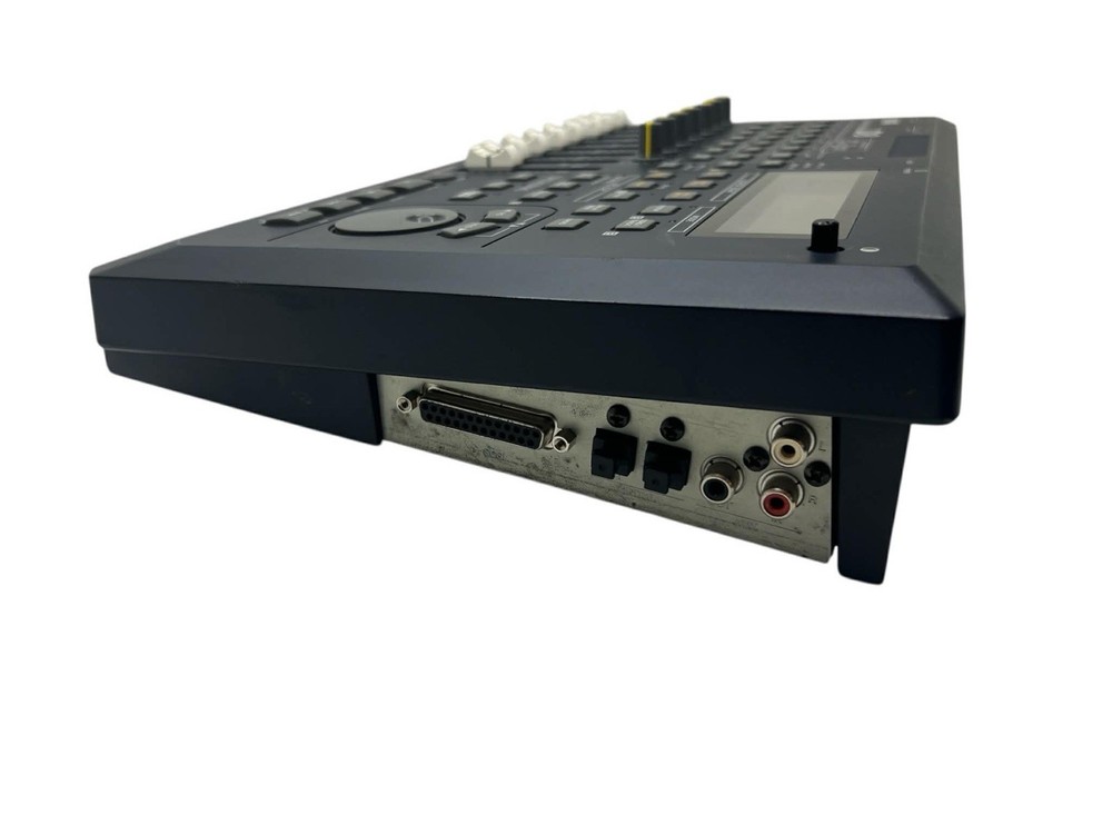 Korg D8 Digital Recording Studio (NO POWER CABLE)