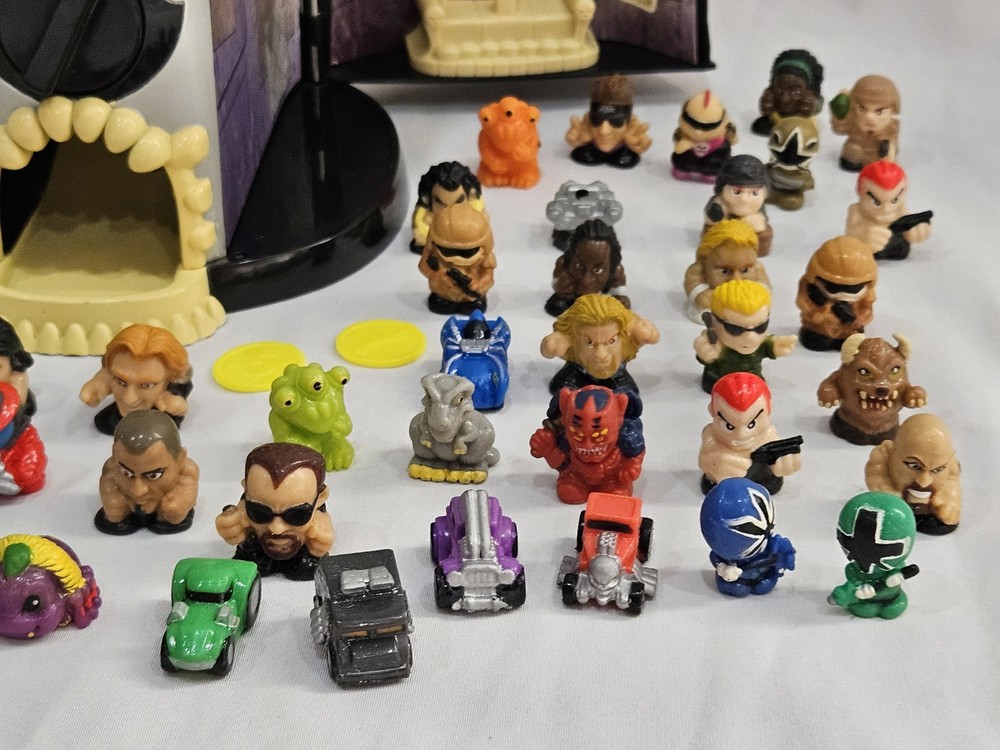 Squinkies Skull Cavern Playset with Figures and Bubbles