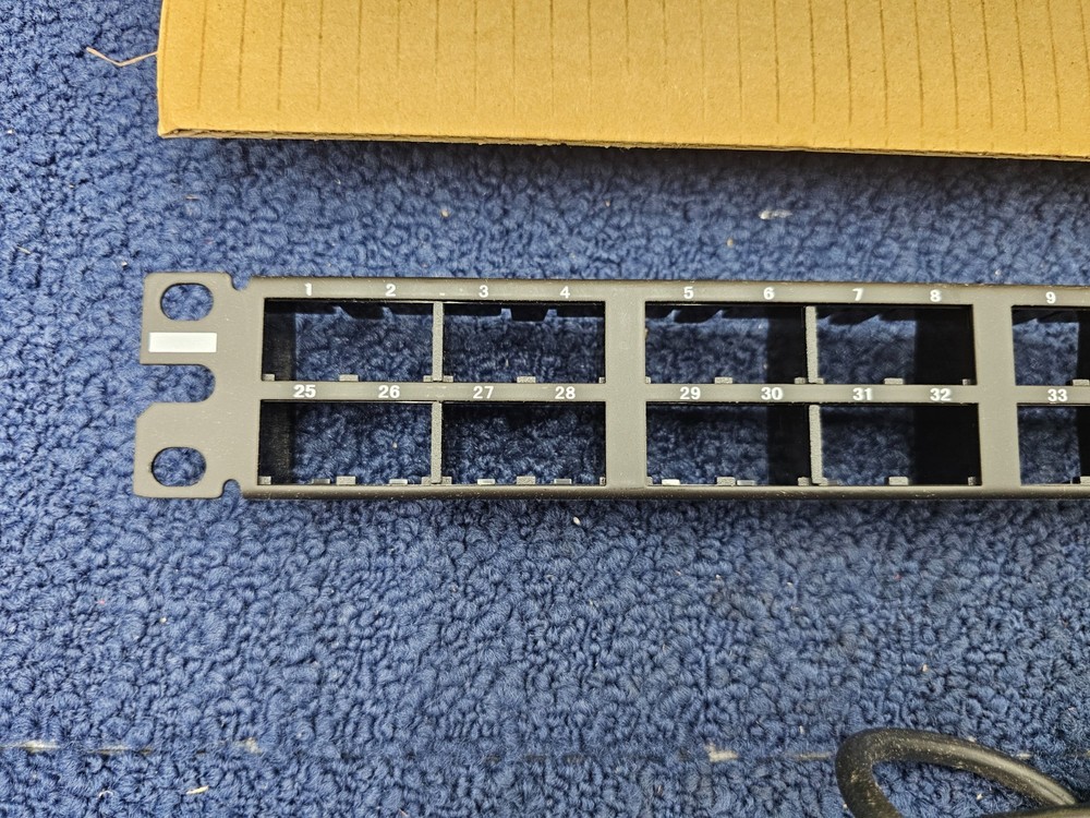 Panduit CPP48HDWBLY Mini-Com® Patch Panel 48 Port 1 RU BL