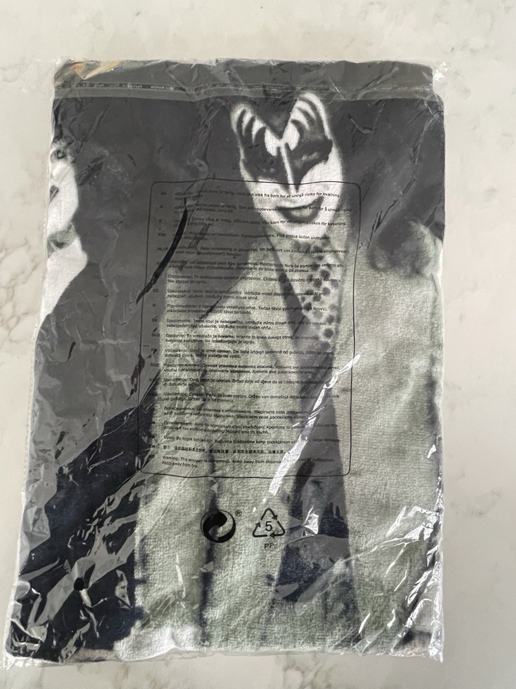 KISS Dressed to Kill large Towel yr 2011 MINT never opened Gene Paul Ace Peter