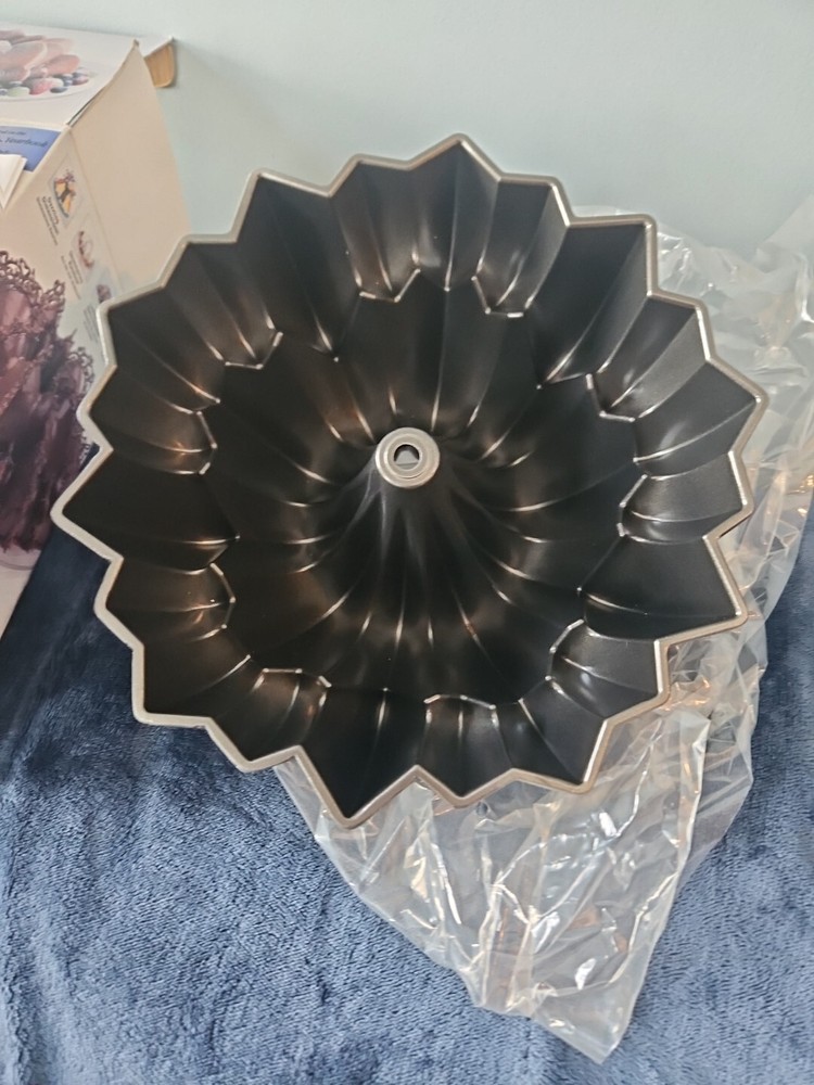 Wilton Dimensions Cascade Pan 11 Cup Capacity Vintage
