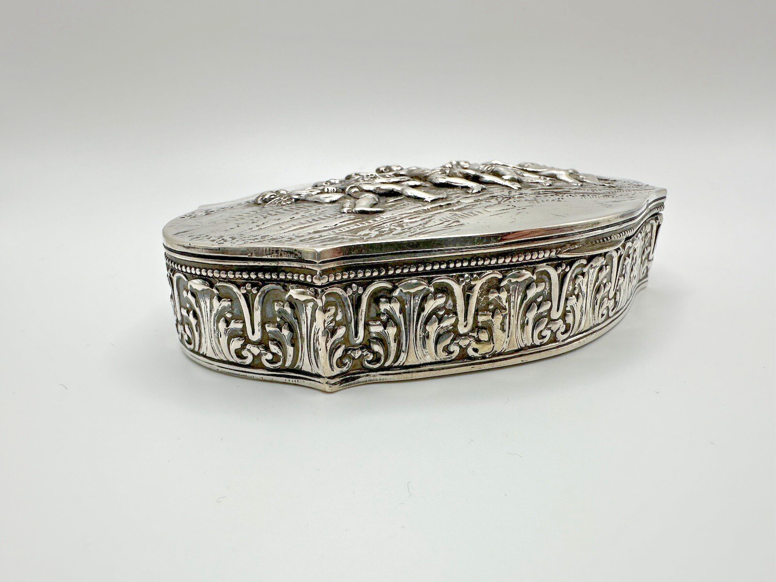 ANT 1600s Augsburg German / Hanau 800 Silver Cherub Repousse Jewelry Casket 157g