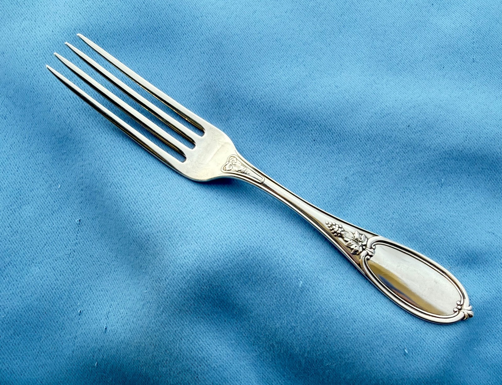 Newell Harding Coin Silver 3 Dinner Forks Olive Patt 7 1/2 Inches Mono 154 Gr