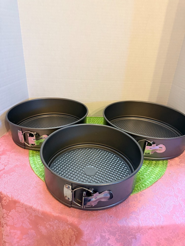 Three Piece Non Stick Spring Form Cake Pan Set Three Different Sizes