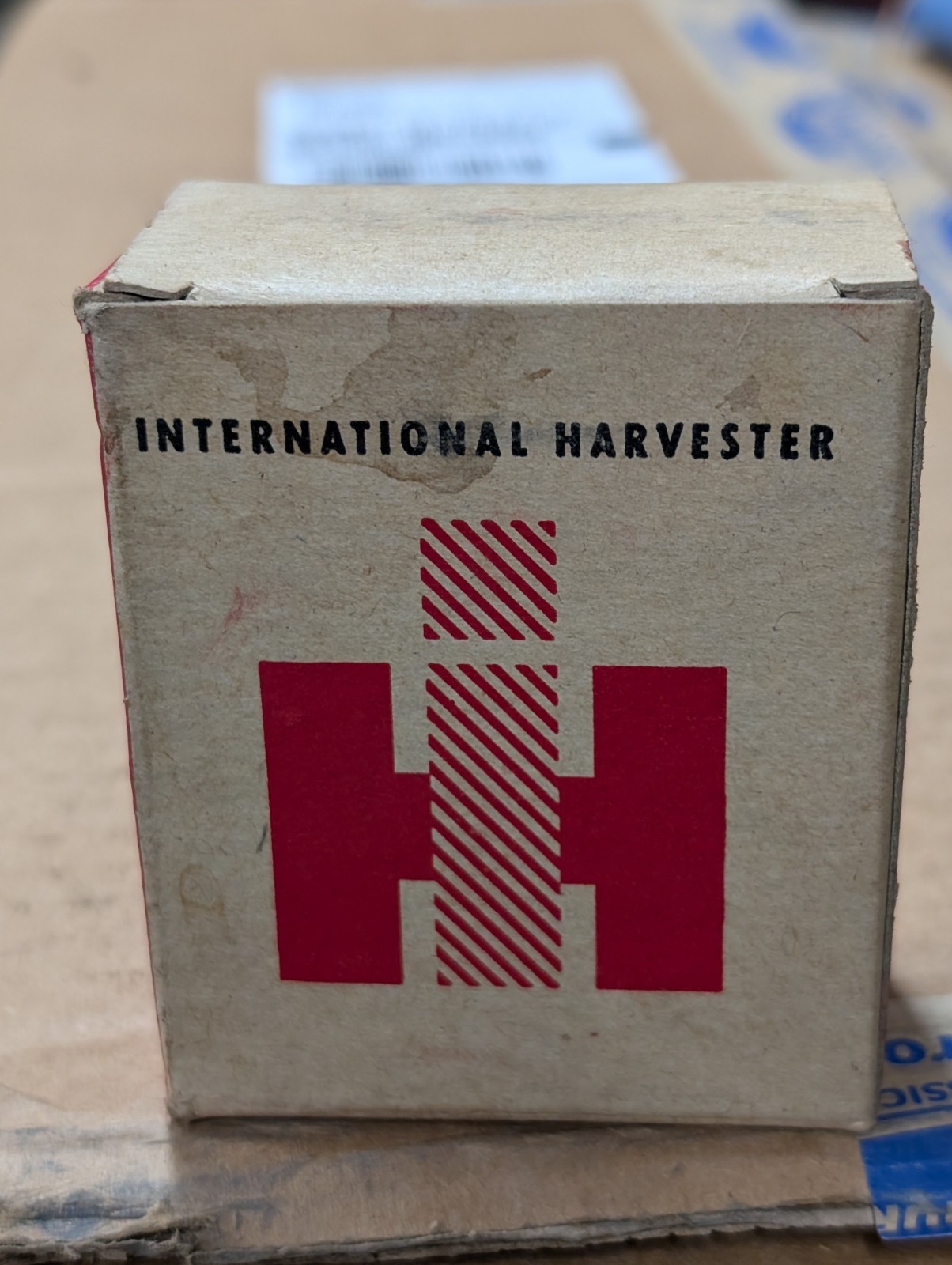 NOS IH International Harvester 353889R1 Coil Clamp In Original Box