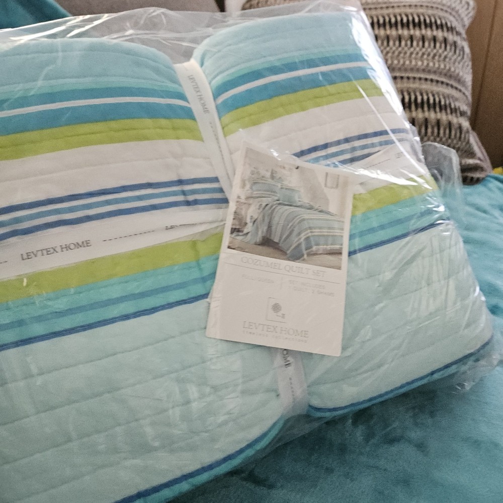 Cusumel Queen Comforter