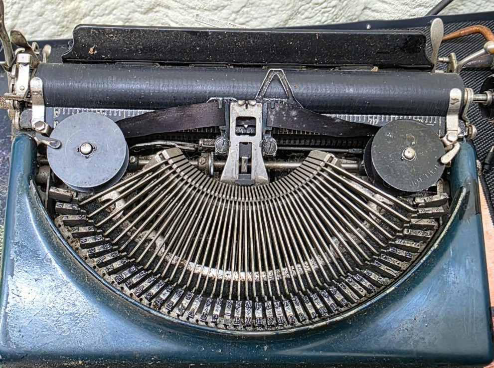 Remington Portable Manual Typewriter Green With Case