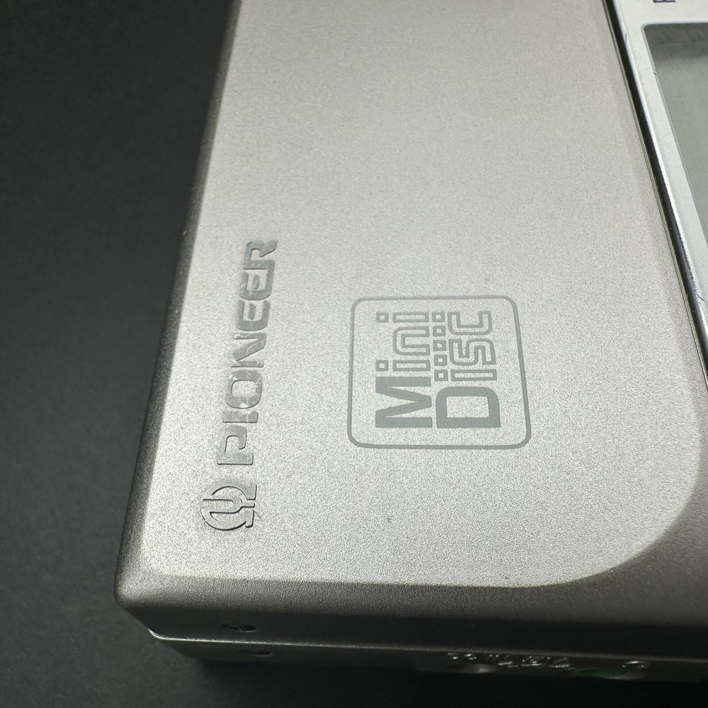 PIONEER RMD-R1 Portable MD Recorder Silver Tested Working