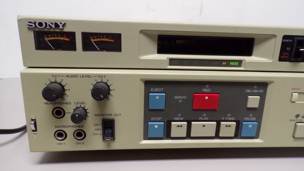 Sony EVO-9800A Hi8 8mm Videocassette Recorder