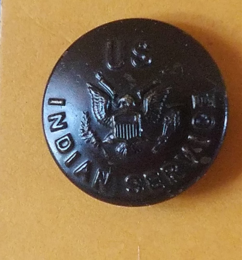Bb United States INDIAN SERVICE UNIFORM BUTTON Medium Lacquer Albert FD 46