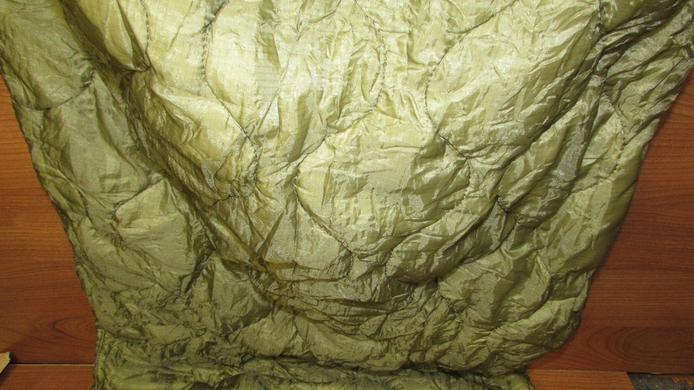 Vintage Emergency Pull String Sleeping Bag Quilted Lightweight Green with bag