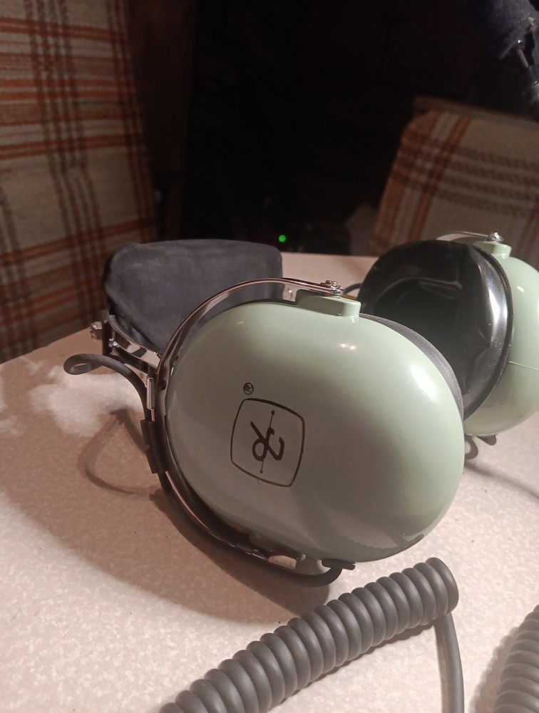 David Clark Aviation Headphones w/mic.