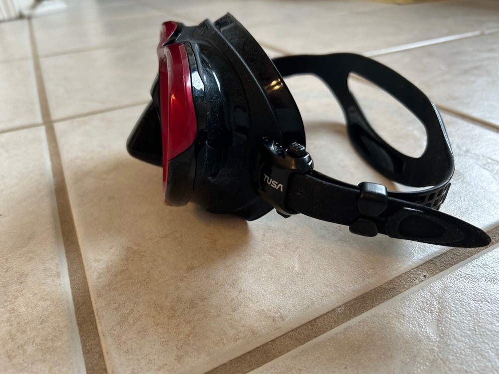 TUSA Mask Intega Black/Metallic Dark Red