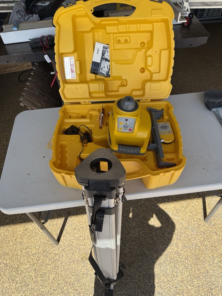 Trimble Spectra Precision HV301 Laser With tripod