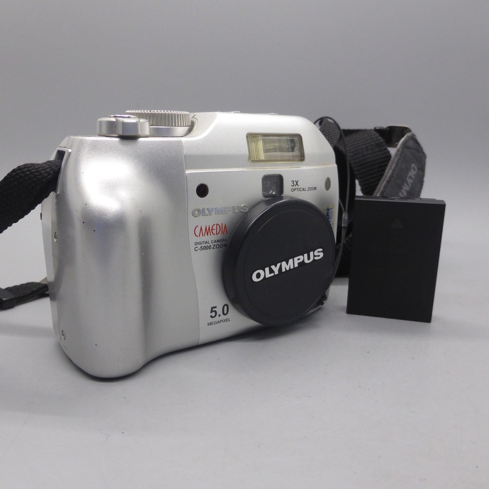 Olympus Camedia C-5000 Zoom 5.0MP Compact Digital Camera Silver Tested