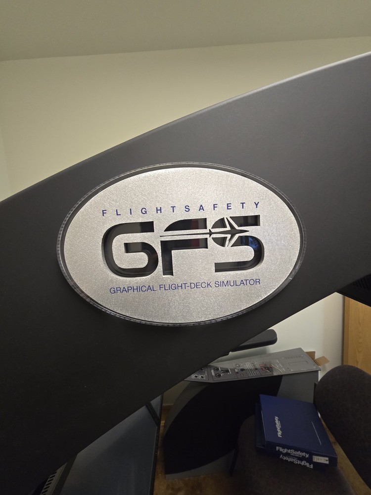 ^ Flight Safety GFS Graphical Flight-Deck Simualtor G550 Gulfstream Multi-Touch