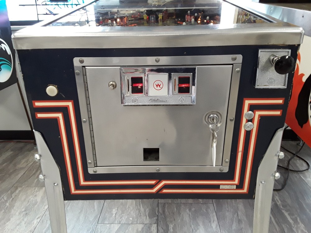 Space Shuttle Pinball Machine by Williams