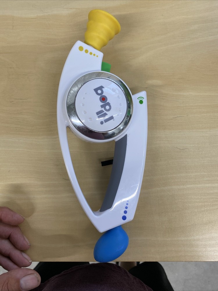 Bop It! Shout It Electronic Handheld Game Twist Pull White Hasbro 2008 Works
