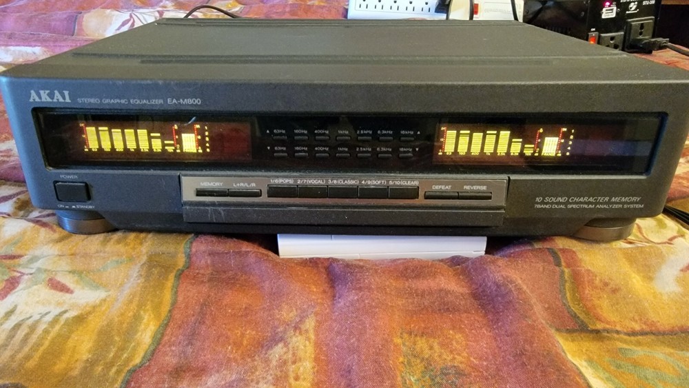 Akai EA M800 very rare Graphic Equalizer Spectrum Analyzer 220 Volts