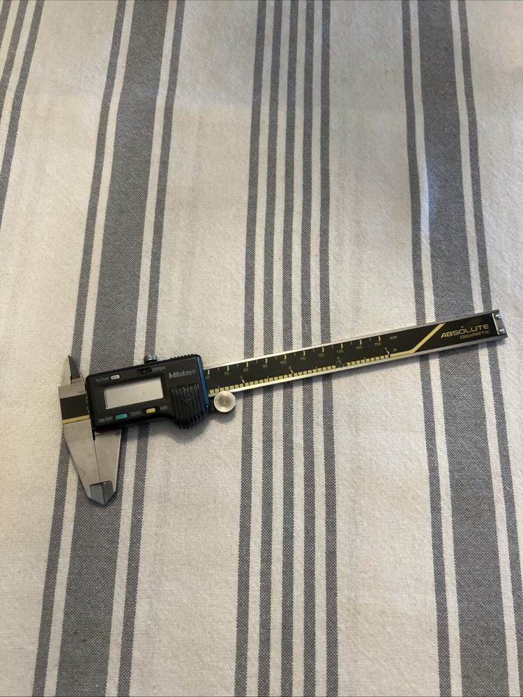 Mitutoyo 500-196 CD-6" CS Digital Caliper NEEDS BATTERY