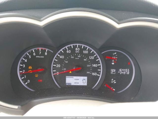 QUEST 2013 Glove Box 4842473