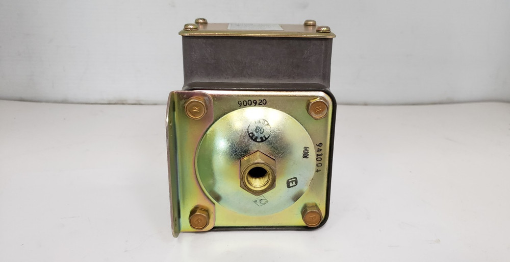 BARKSDALE CONTROL D2T-A3-CS PRESSURE ACTUATED SWITCH, 10PSI ADJUSTABLE, NNB