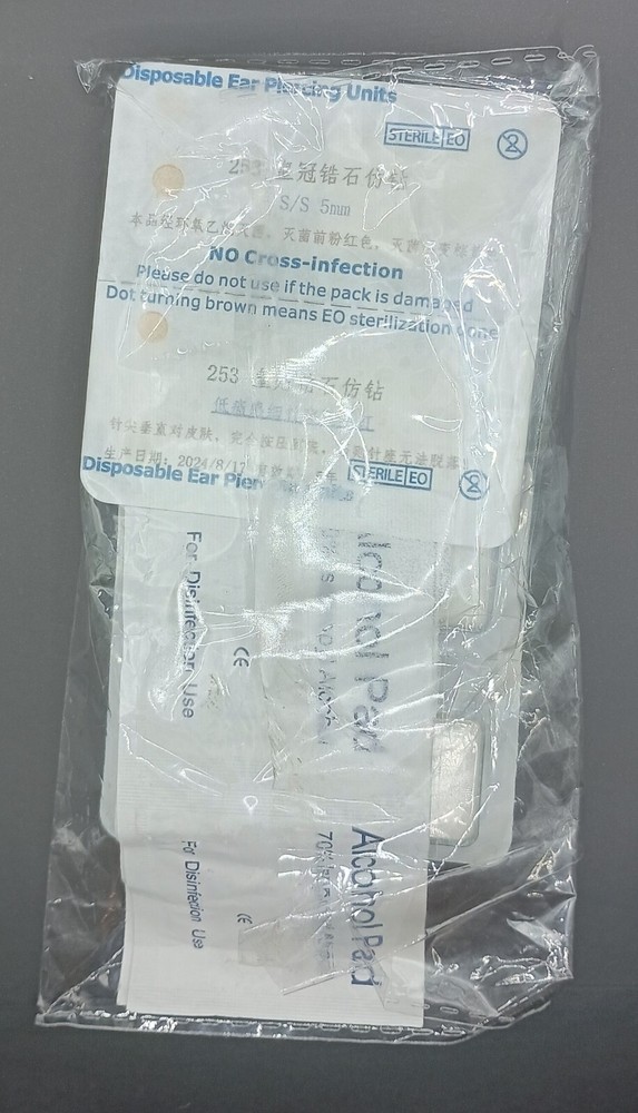 4 Disposable Ear Piercing Units with Alcohol Pads