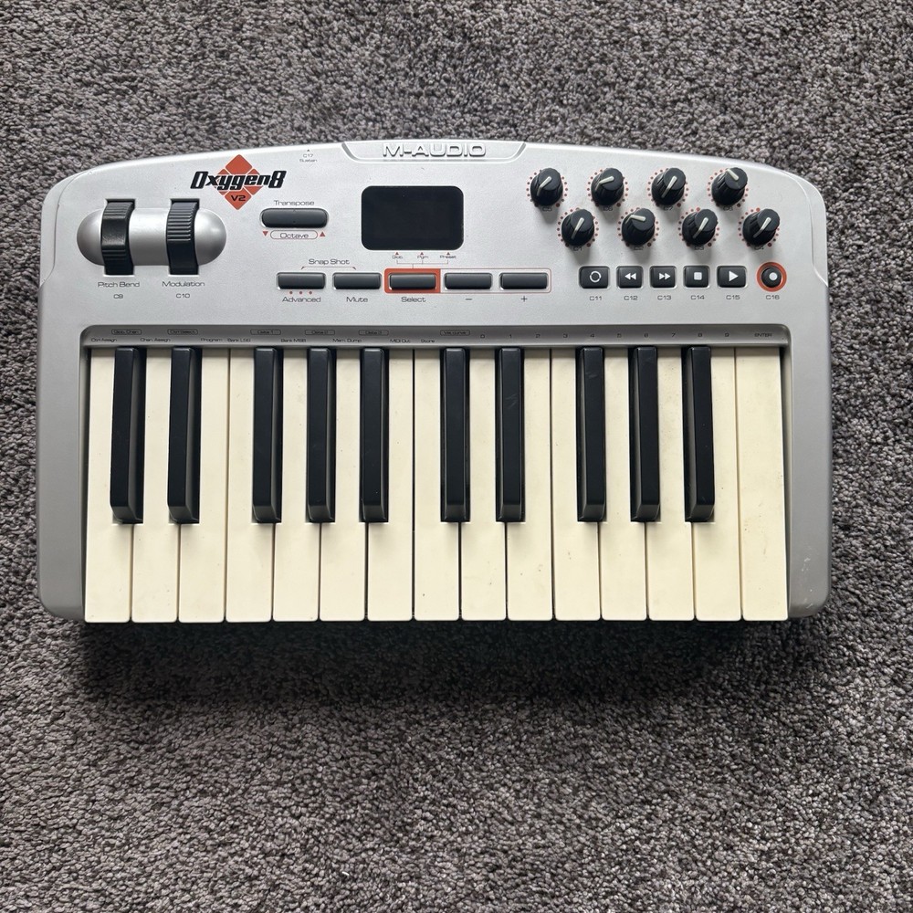 M-Audio Oxygen 8 v2 MIDI USB Keyboard Controller 25-Key Compact Great Condition