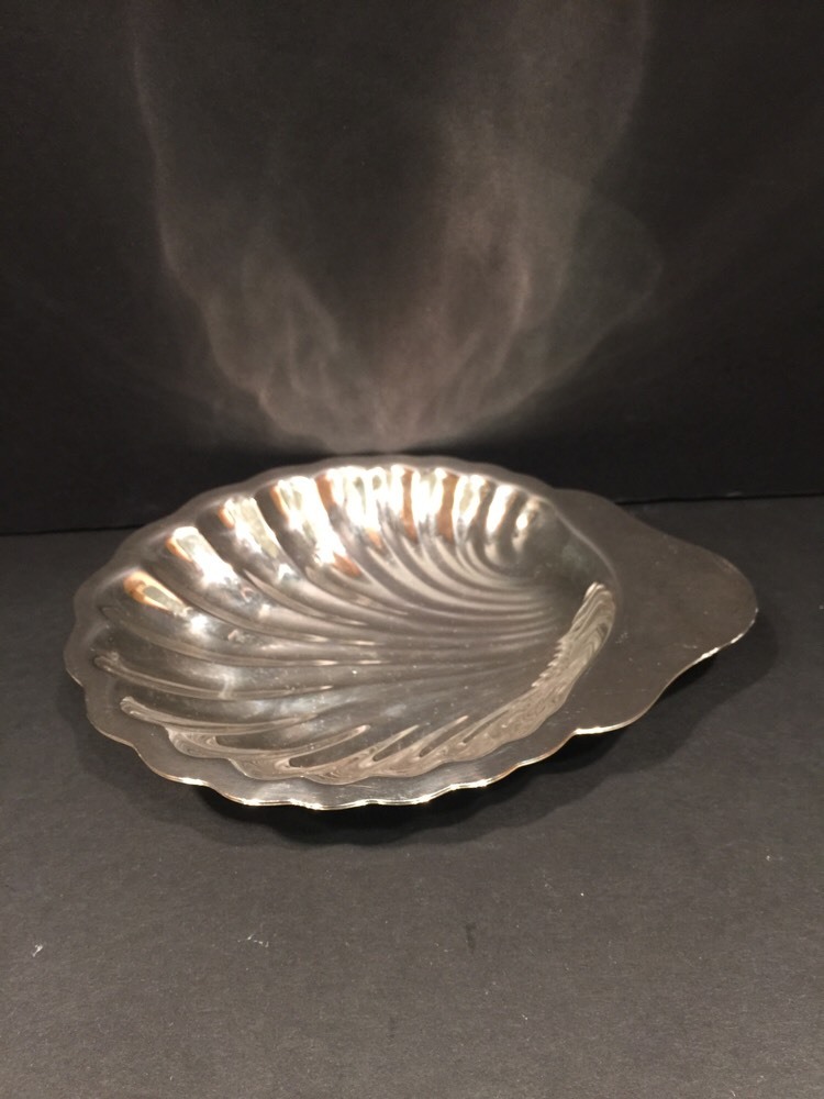 Pair Of Silver Plated Shell Shaped Small Dish By Oneida Silversmith