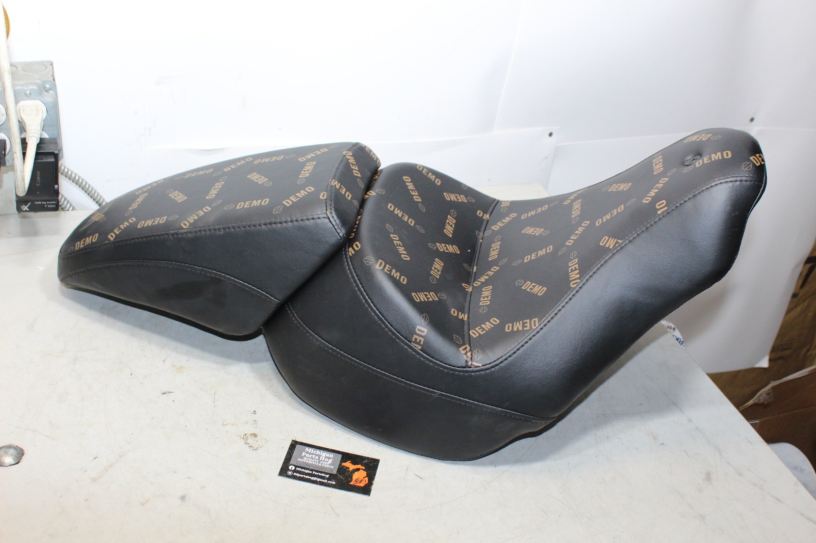 18-26 Harley Softail Two Up Low Rider Reach Seat OEM DEMO