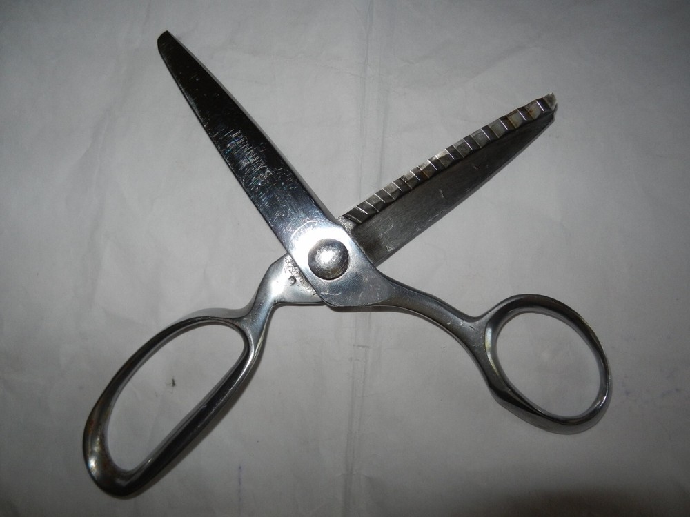 Vintage PENNYS Pinking Shears/Scissors - Marked #6