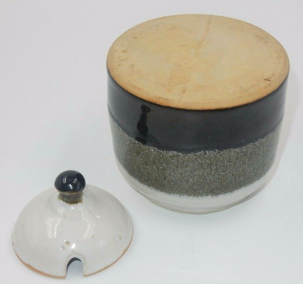 BEAUTIFUL TRI-COLOR CERAMIC 4" CONDIMENT CONTAINER SPECKLED INNER DESIGN