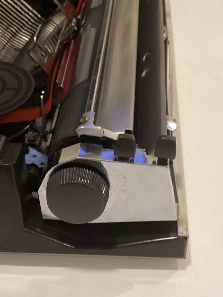 TRIUMPH TIPPA S. TYPEWRITER CURSIVE TYPEFACE. SPANISH LAYOUT. GERMANY 1969.