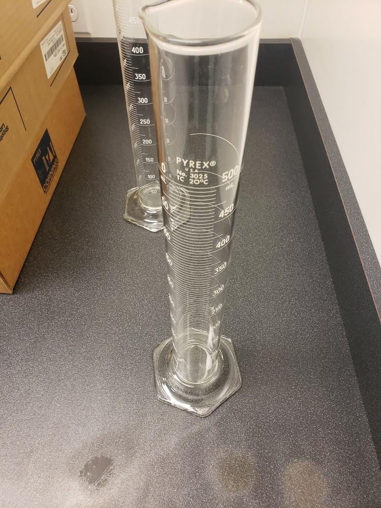 Pyrex 500 ml # 3025 Graduated Cylinder(s)