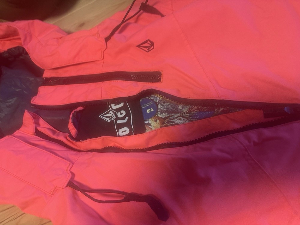 Volcom Hot Pink Snowboarding Jacket Size Small