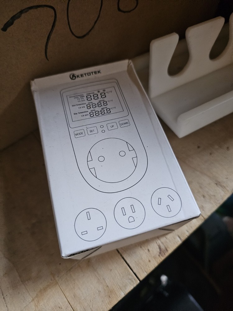 KETOTEK Digital Thermostat Outlet Plug Temperature Controller Socket