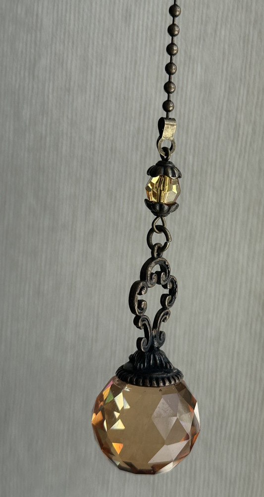 Decorative chain pull featuring amber crystals